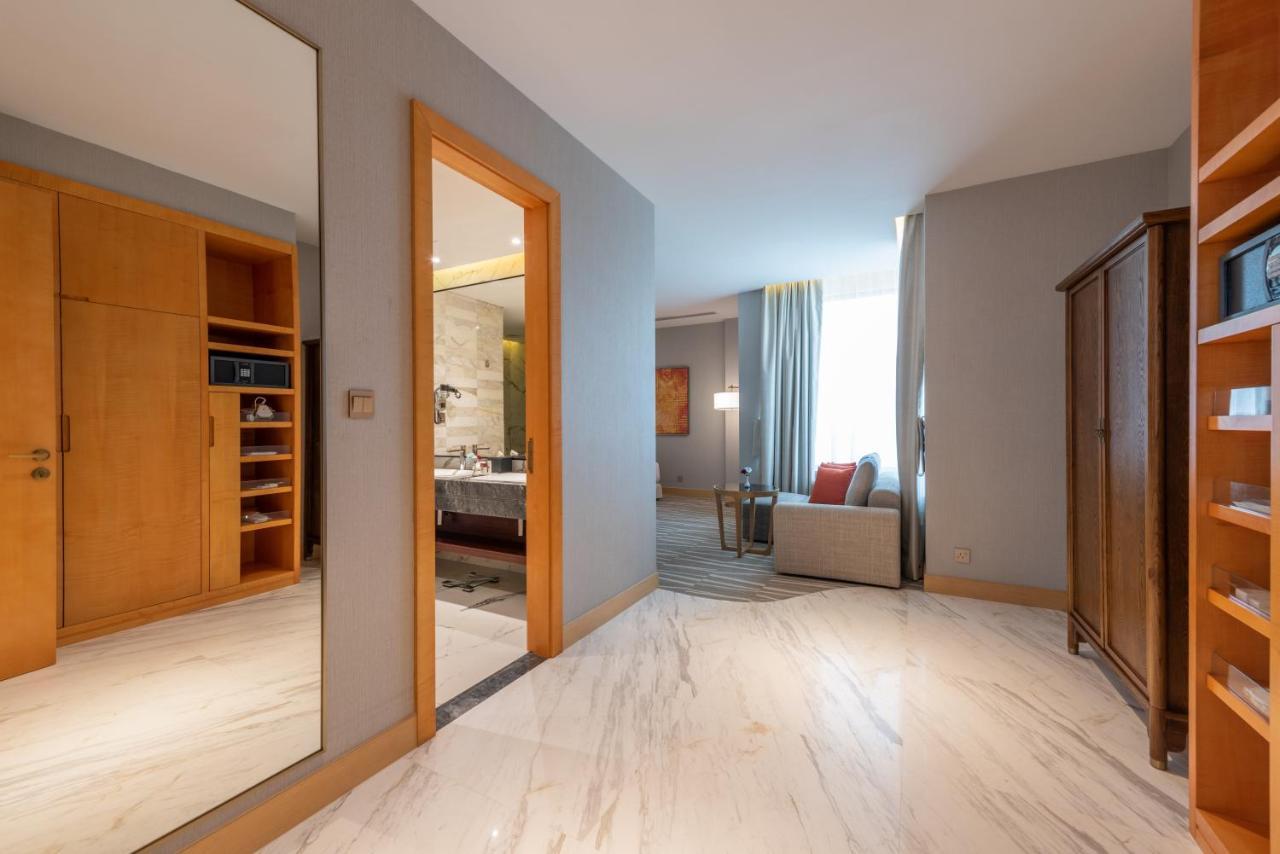 Ramada Hotel & Suites By Wyndham Al Qassim Al Bukayriah Exterior foto A suite at the hotel