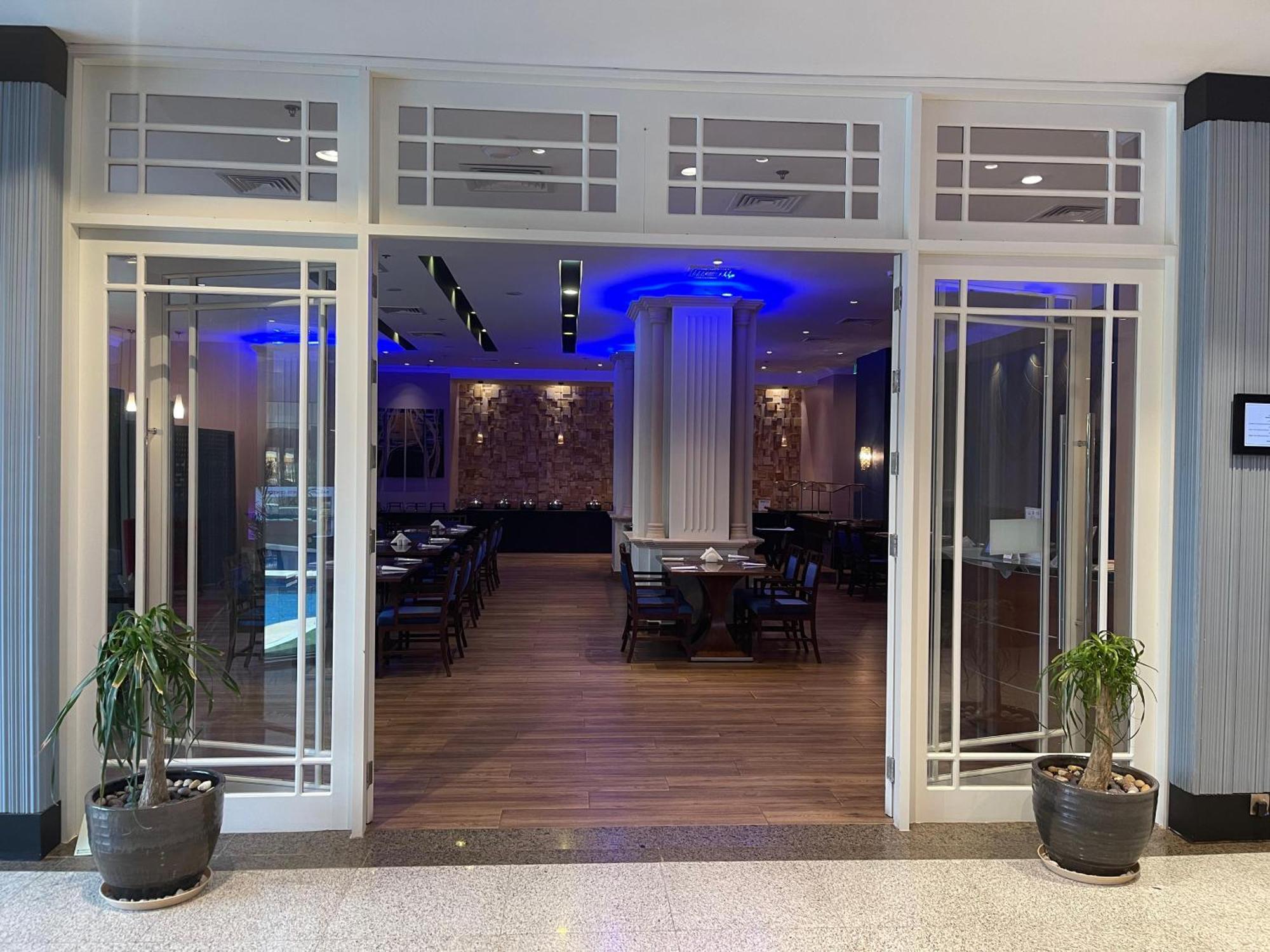 Ramada Hotel & Suites By Wyndham Al Qassim Al Bukayriah Exterior foto The entrance to the restaurant