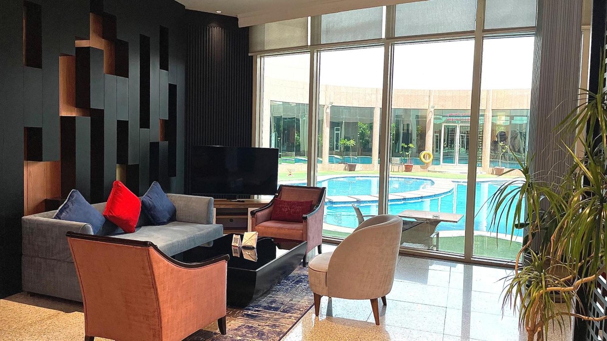 Ramada Hotel & Suites By Wyndham Al Qassim Al Bukayriah Exterior foto The pool at the hotel