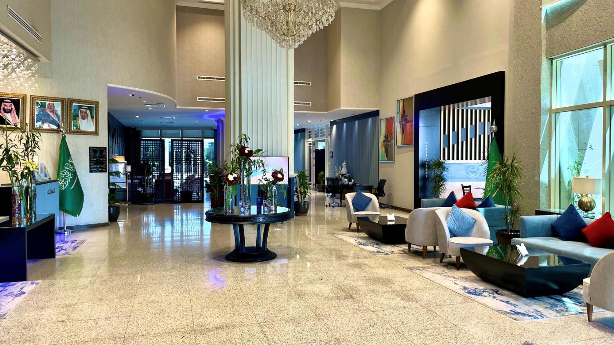 Ramada Hotel & Suites By Wyndham Al Qassim Al Bukayriah Exterior foto Lobby