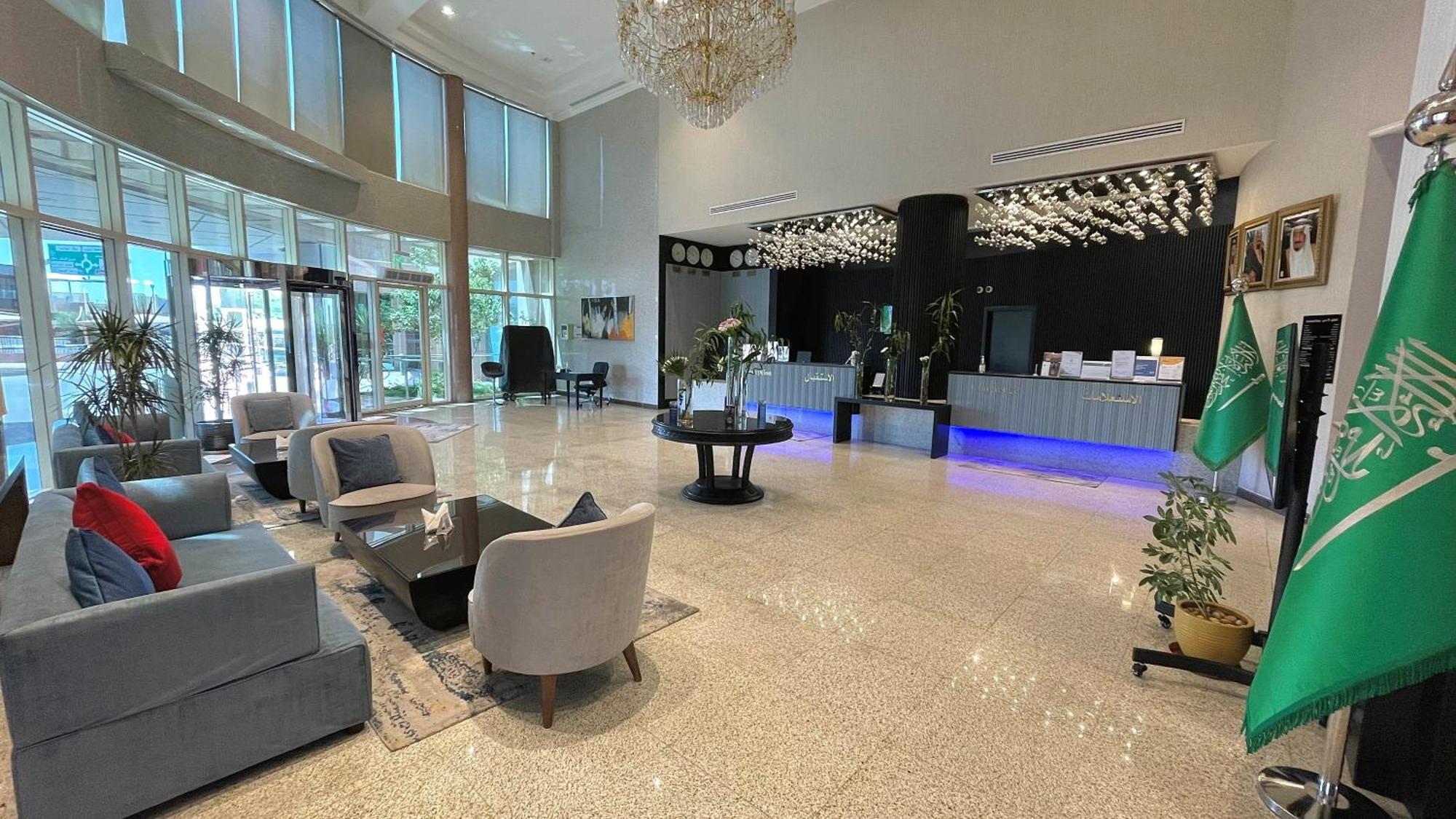 Ramada Hotel & Suites By Wyndham Al Qassim Al Bukayriah Exterior foto Lobby of the hotel
