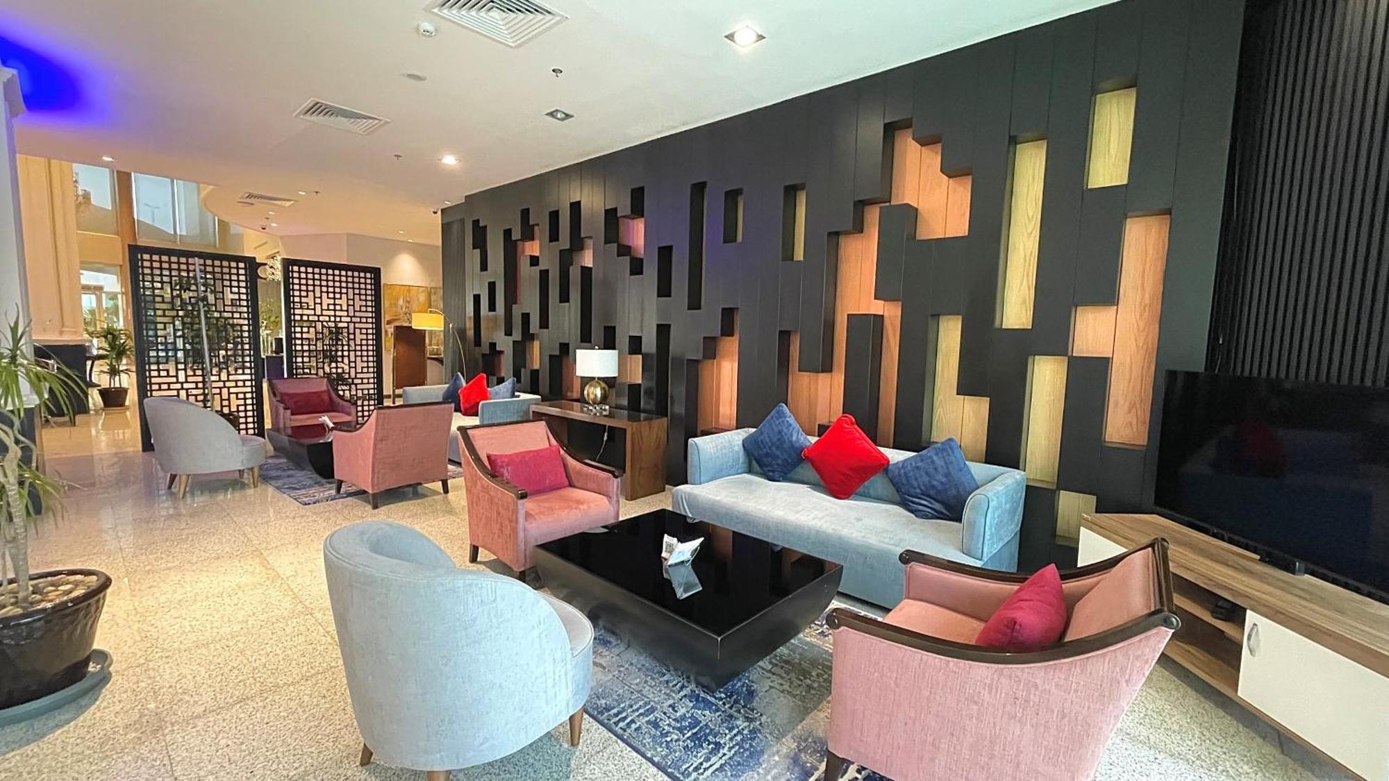 Ramada Hotel & Suites By Wyndham Al Qassim Al Bukayriah Exterior foto The lobby of the hotel