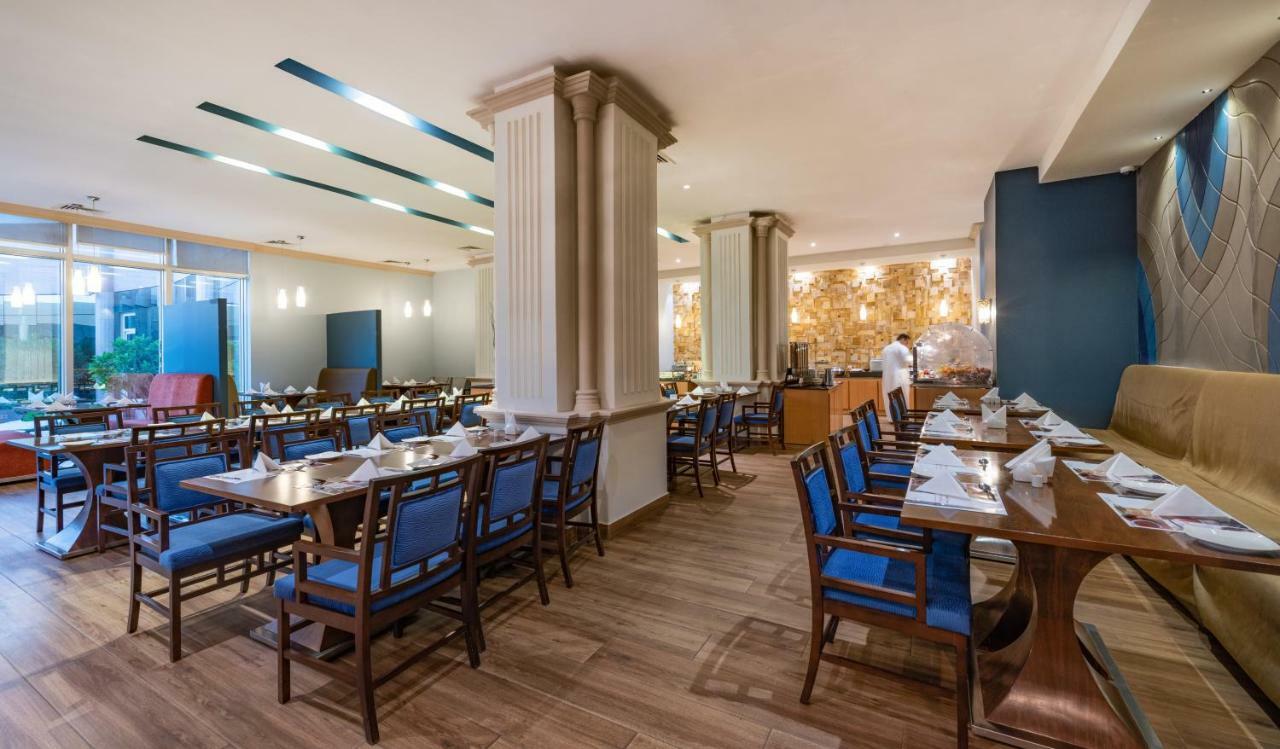 Ramada Hotel & Suites By Wyndham Al Qassim Al Bukayriah Exterior foto The restaurant