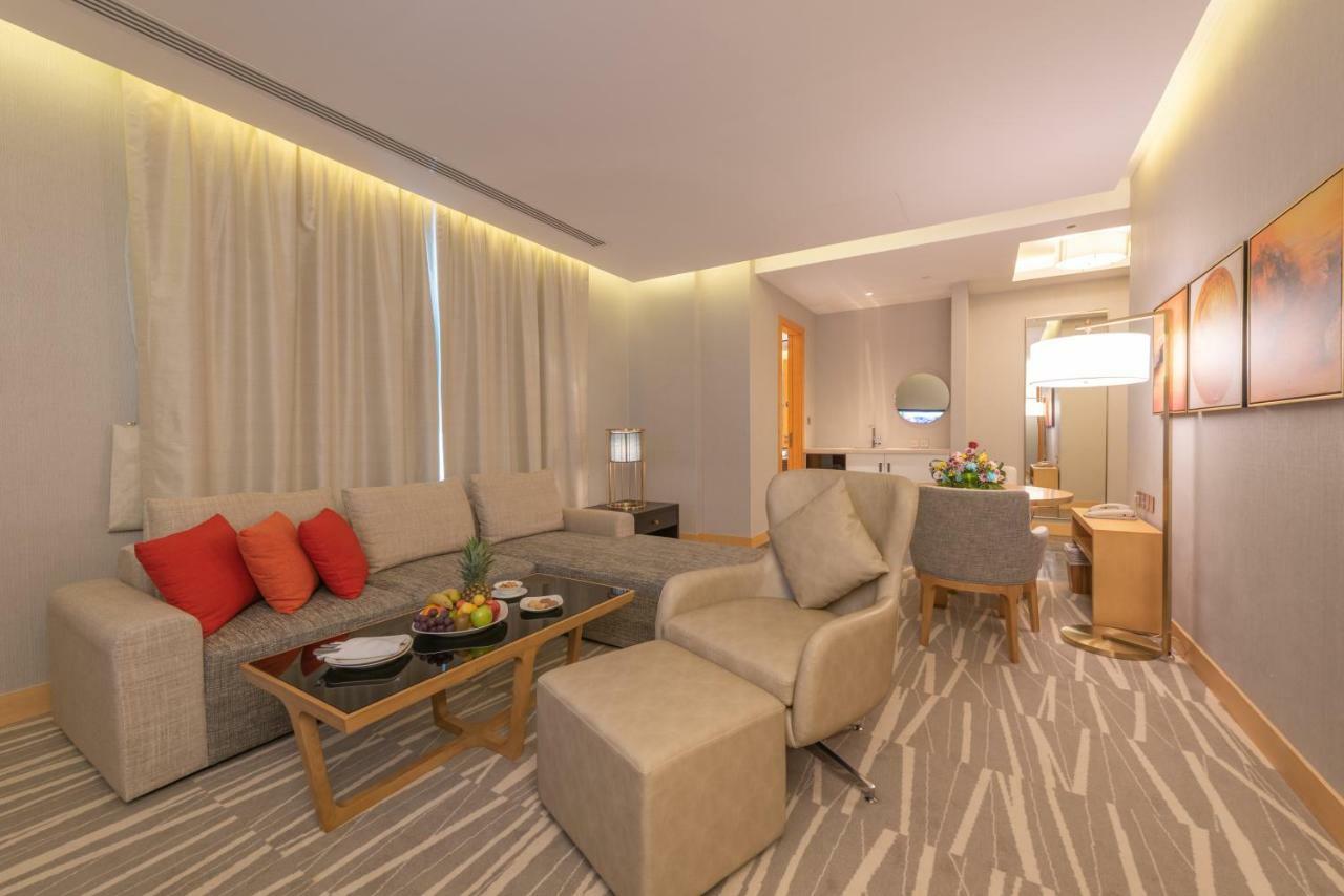 Ramada Hotel & Suites By Wyndham Al Qassim Al Bukayriah Exterior foto A suite at the hotel
