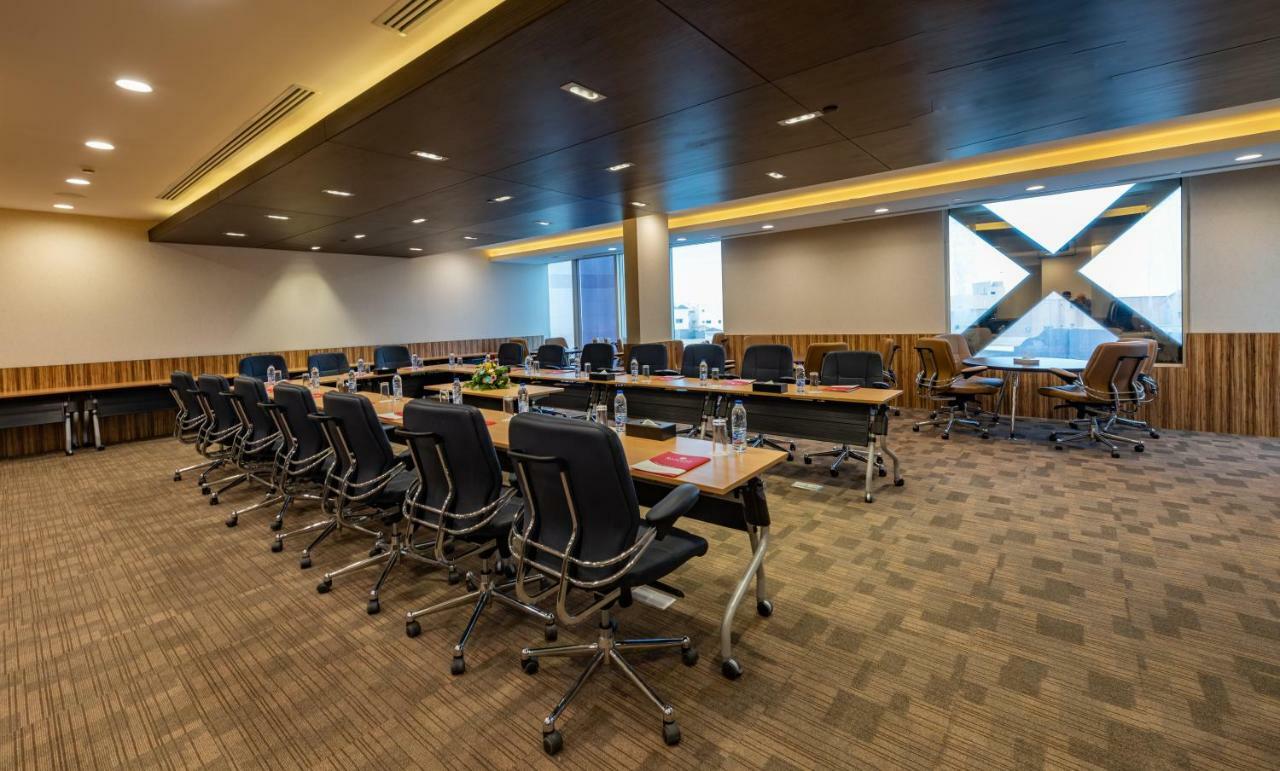 Ramada Hotel & Suites By Wyndham Al Qassim Al Bukayriah Exterior foto Meeting room