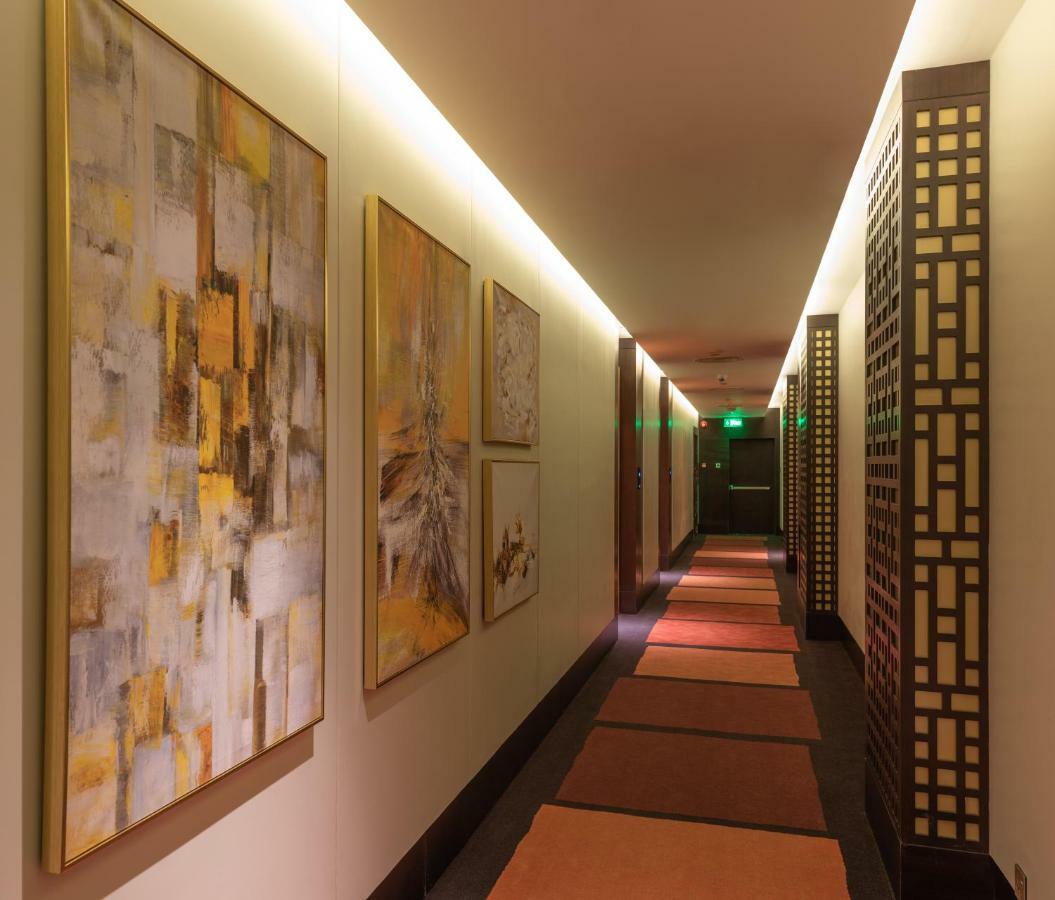 Ramada Hotel & Suites By Wyndham Al Qassim Al Bukayriah Exterior foto A corridor at the hotel