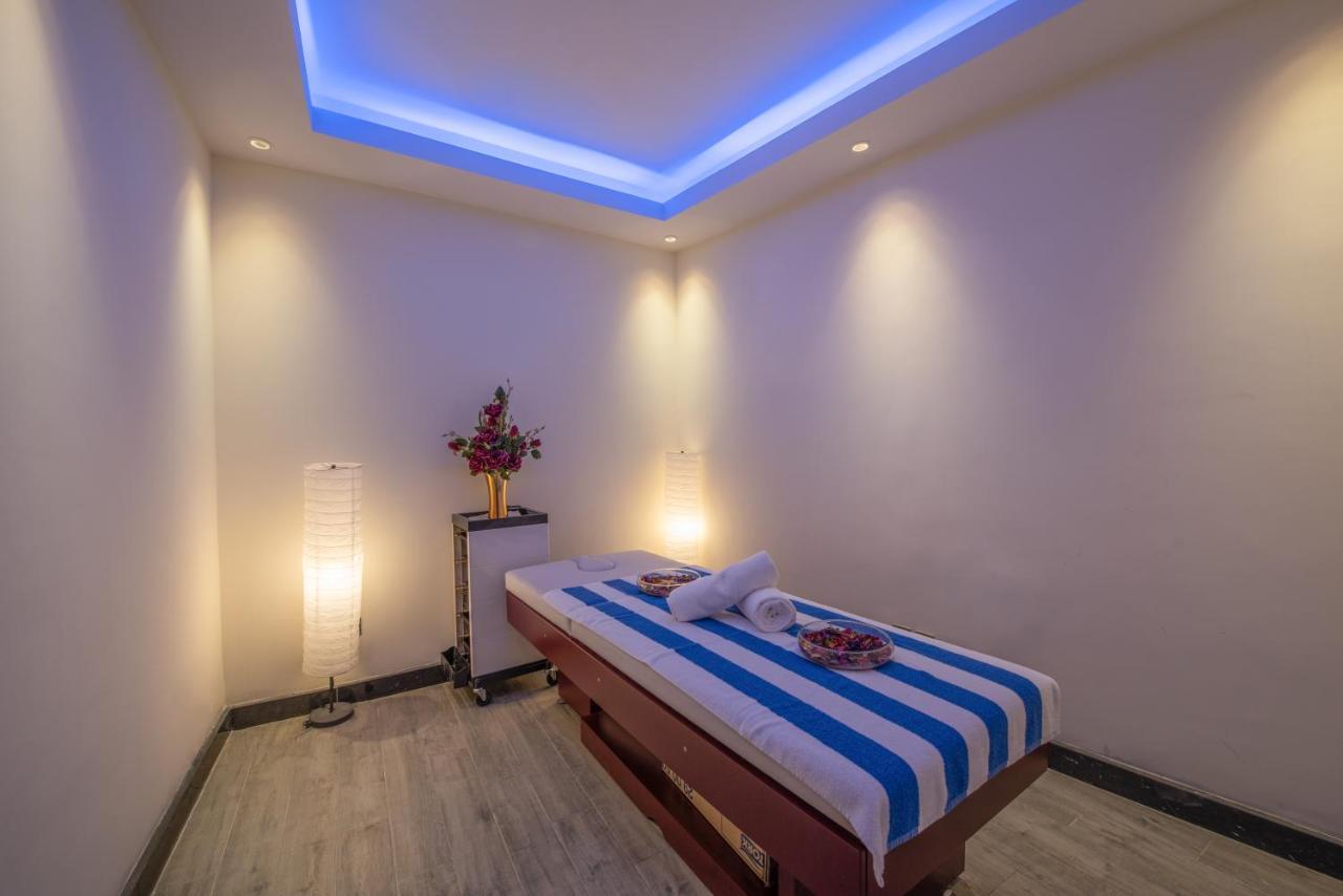 Ramada Hotel & Suites By Wyndham Al Qassim Al Bukayriah Exterior foto A massage bed