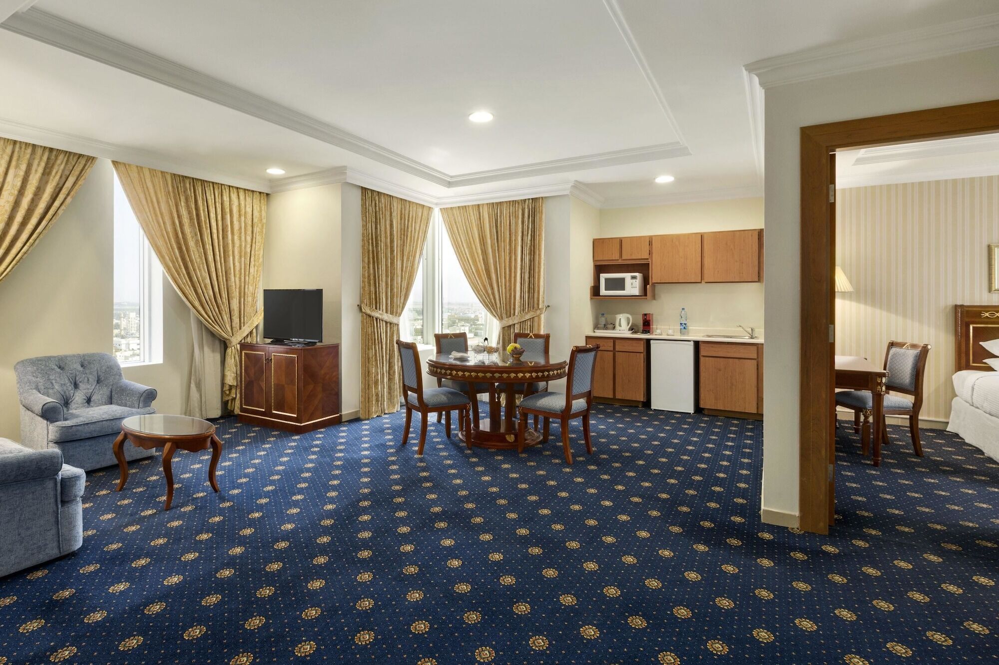 Ramada Hotel & Suites By Wyndham Al Qassim Al Bukayriah Exterior foto Suite