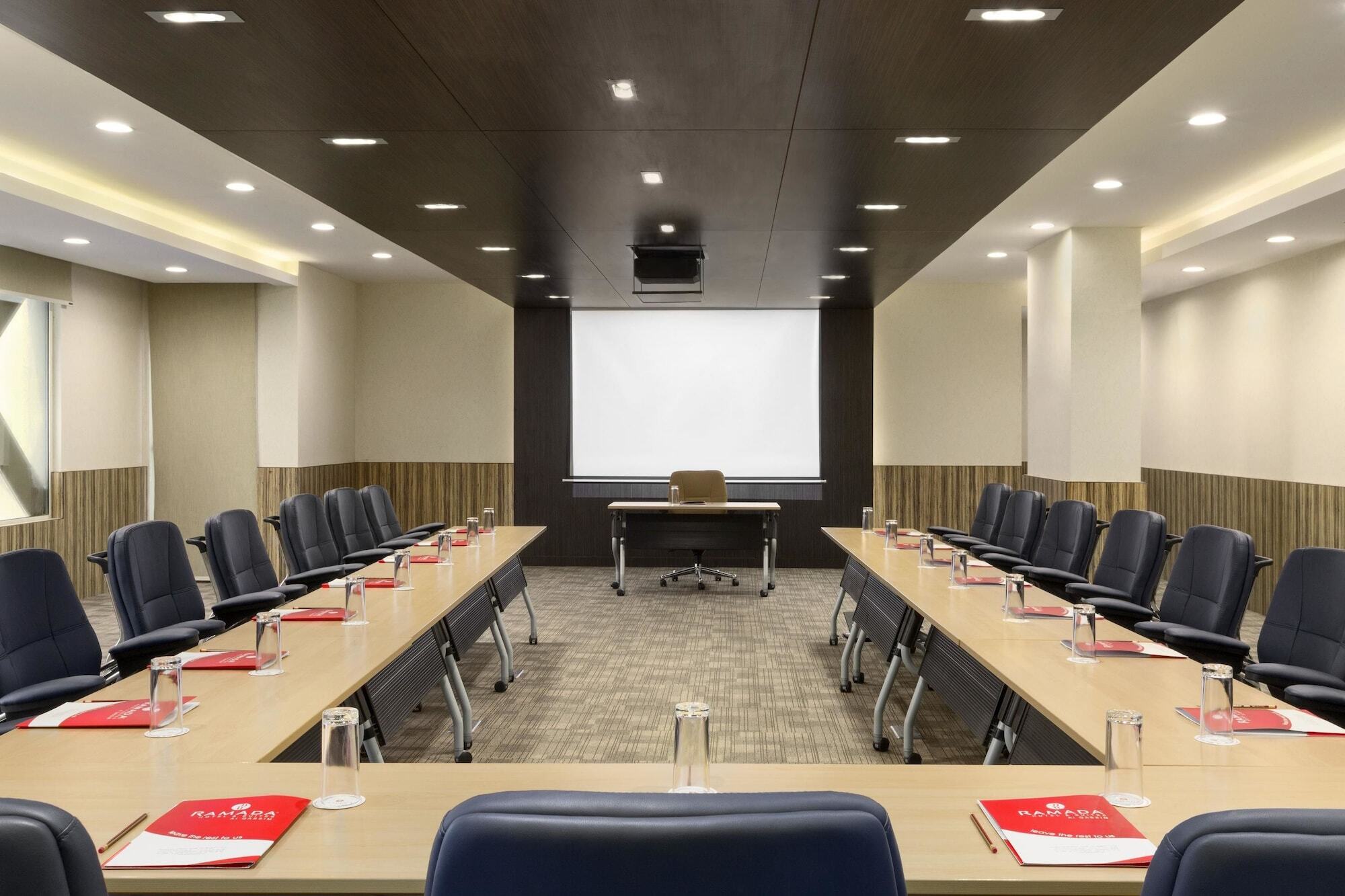 Ramada Hotel & Suites By Wyndham Al Qassim Al Bukayriah Exterior foto Meeting room